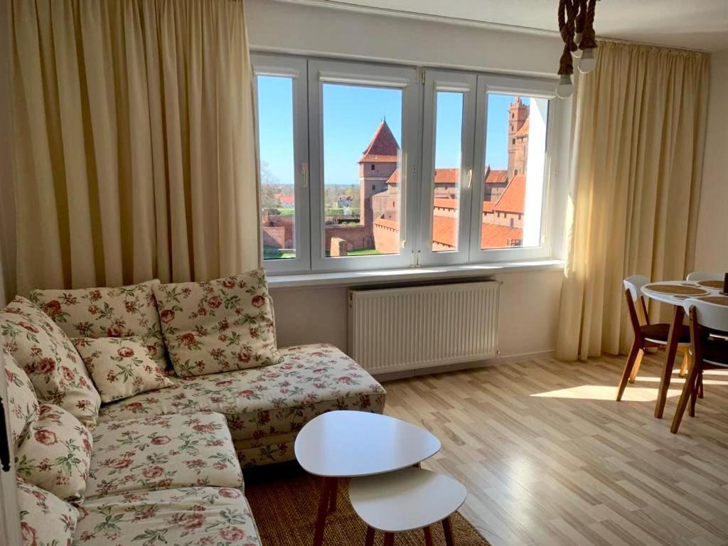 Widok Zamku O Poranku Lägenhet Malbork Exteriör bild