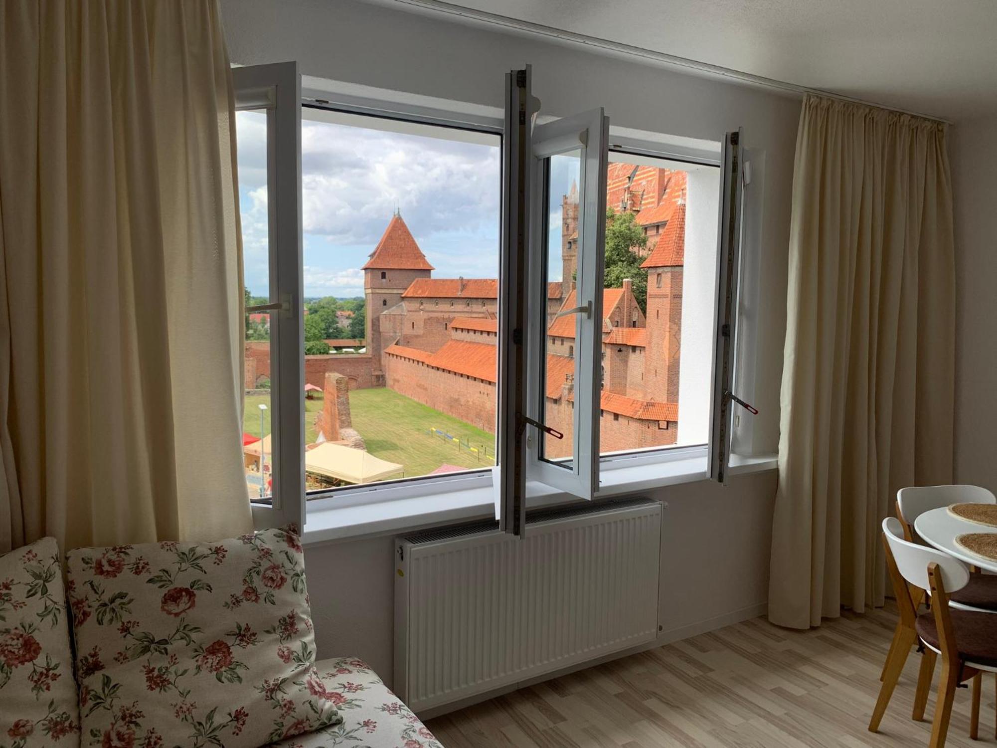 Widok Zamku O Poranku Lägenhet Malbork Exteriör bild